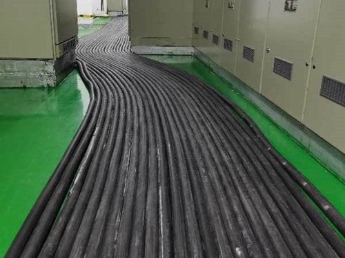 金昌如何根据理论计算公式计算温度对特定电压测量结果的影响？